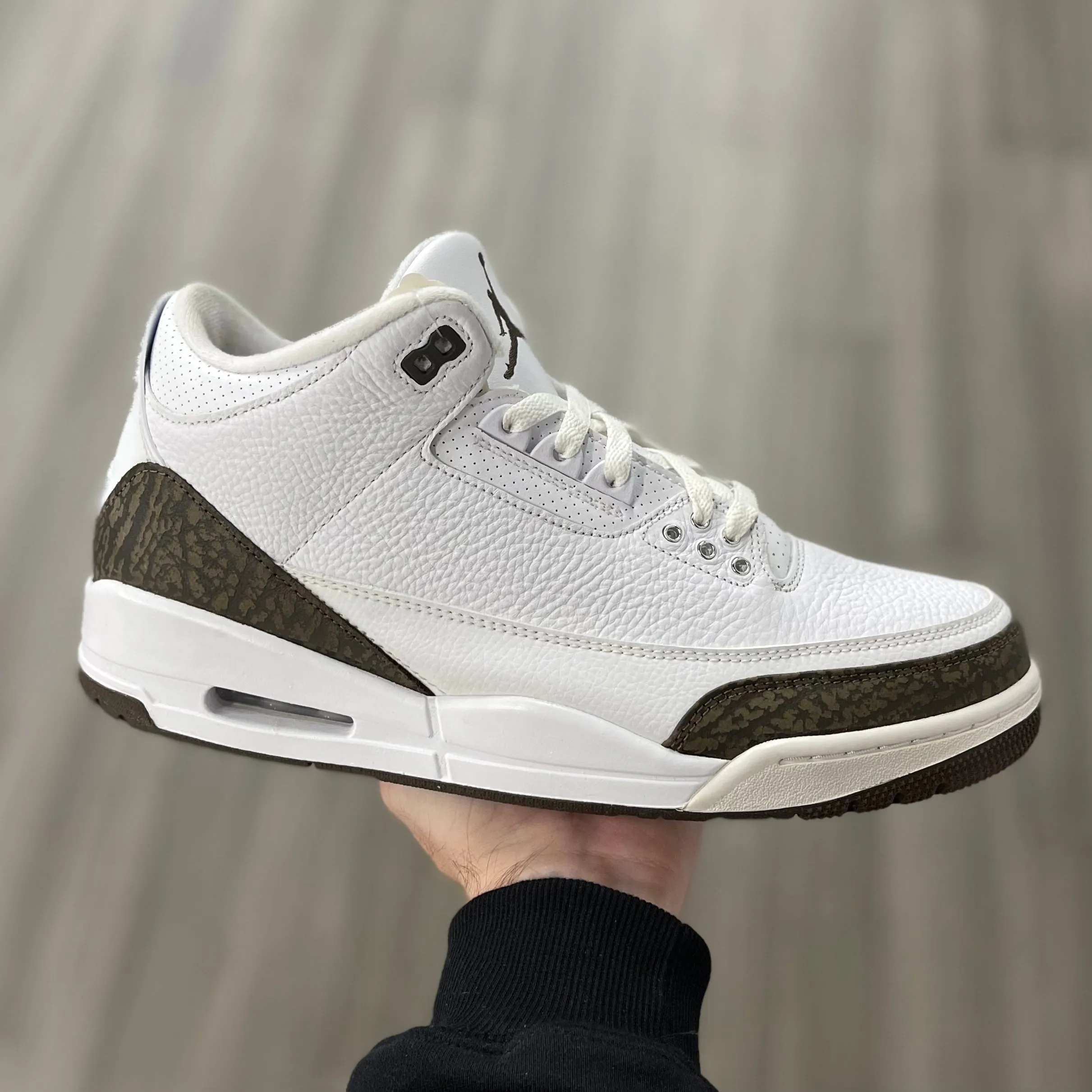 Air Jordan 3 Retro “Mocha”