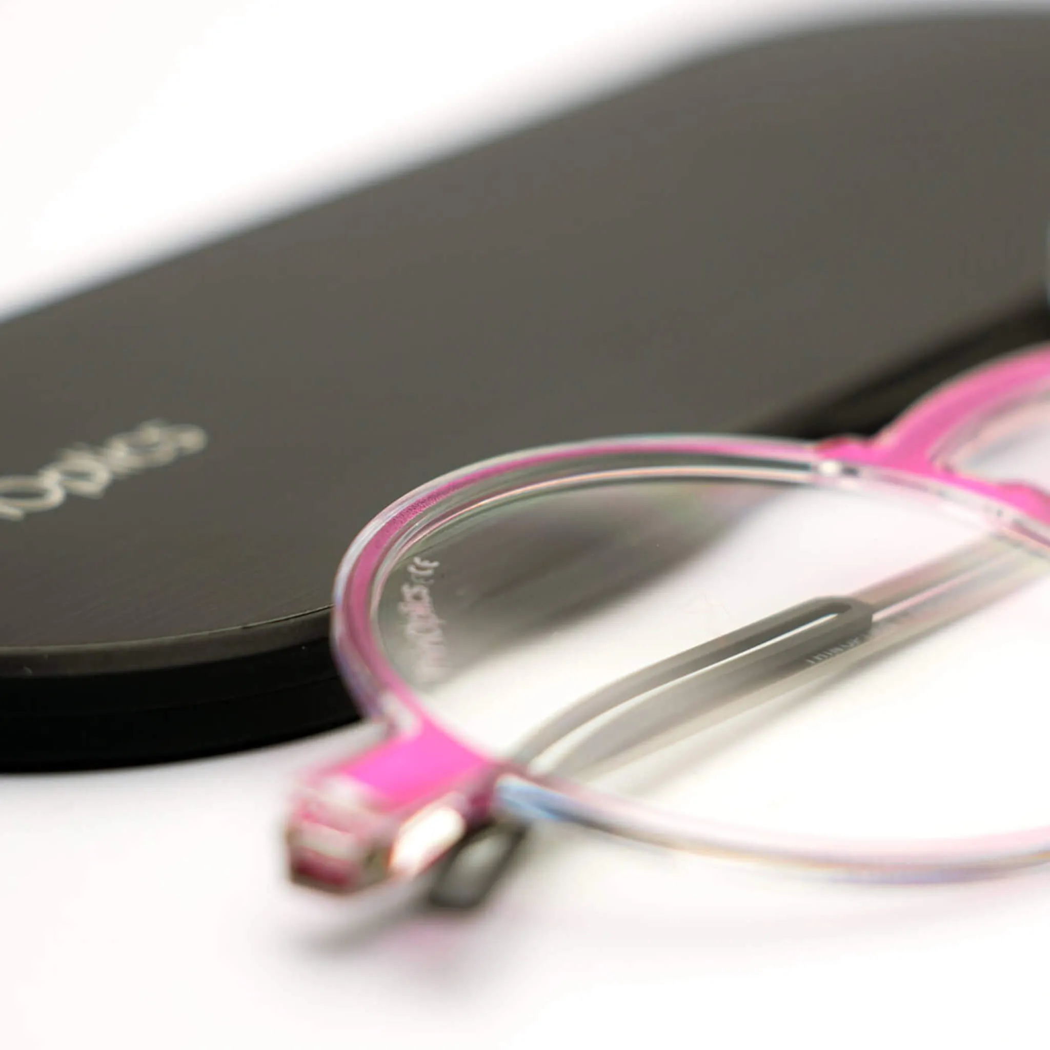 Pink Manhattan Full Frame Reading Glasses   Milano Case