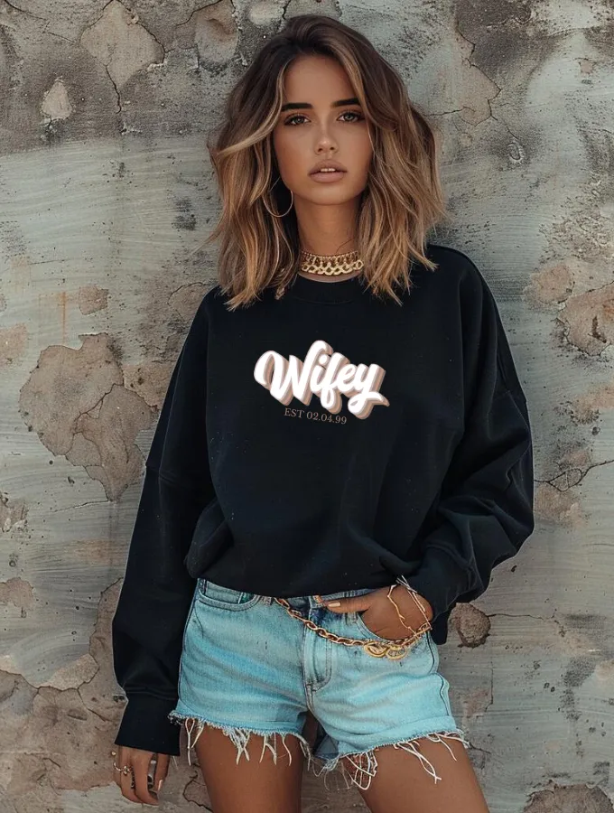 RETRO WIFEY SWEATER - BLACK